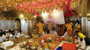 INSIDE GOLDEN TEMPLE (HOLY SCRIPTURE)